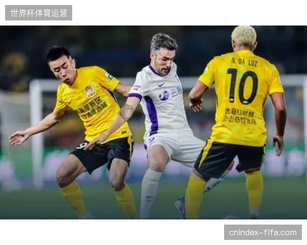 成都蓉城凭借高效的本土攻击线，上半赛季表现强势领跑积分榜